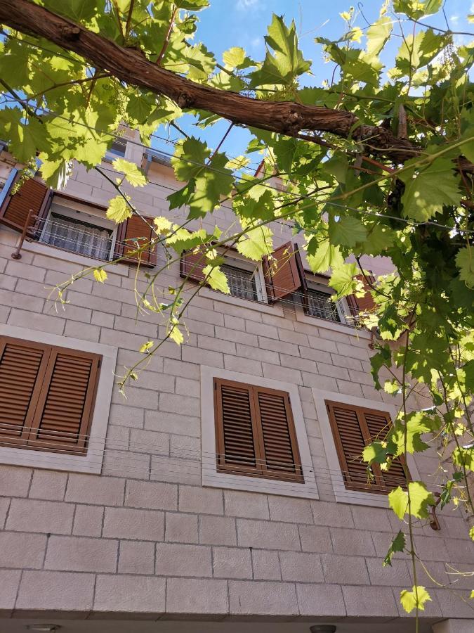 Apartman R.R. Omis Bagian luar foto